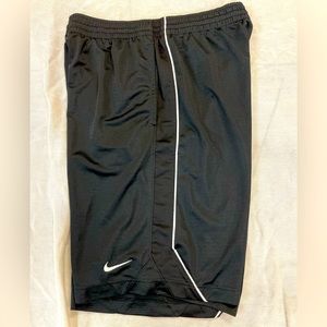 NIKE men’s size large black athletic shorts